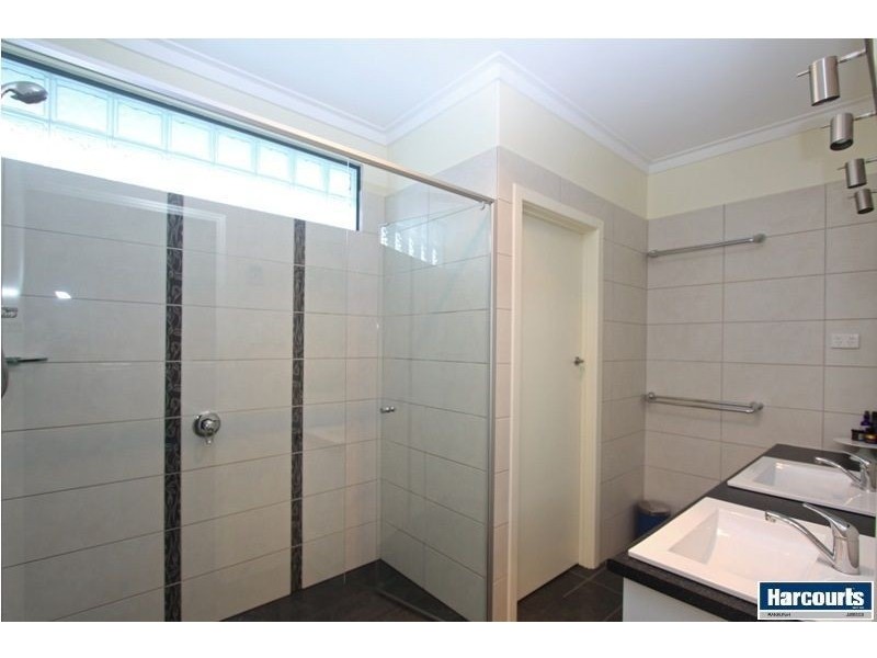 27 Shayne Street, Halls Head WA 6210