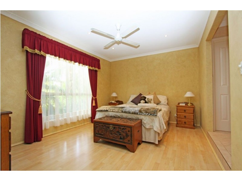 8 Oaklands Avenue, Halls Head WA 6210