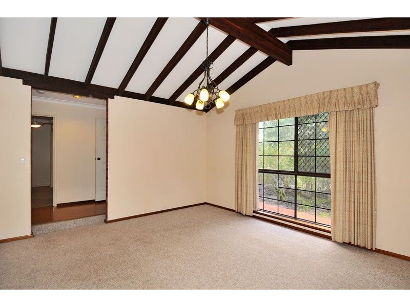 2 Kent Close, Halls Head WA 6210