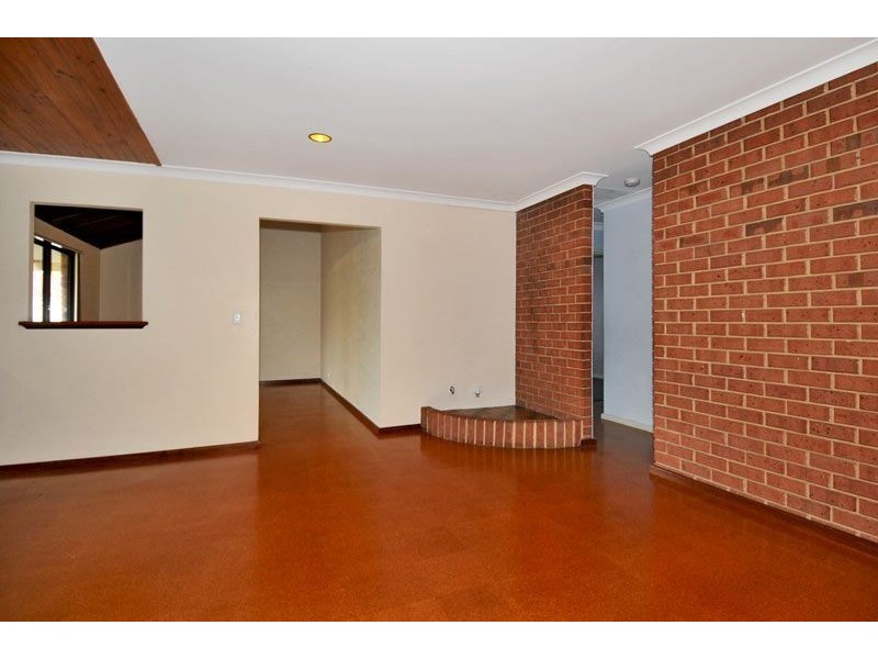 2 Kent Close, Halls Head WA 6210