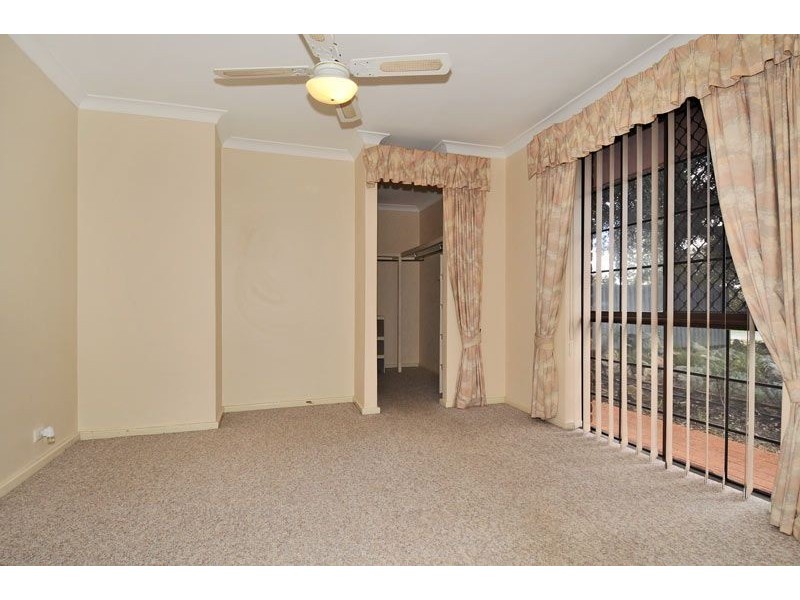 2 Kent Close, Halls Head WA 6210