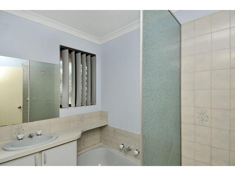 2 Kent Close, Halls Head WA 6210