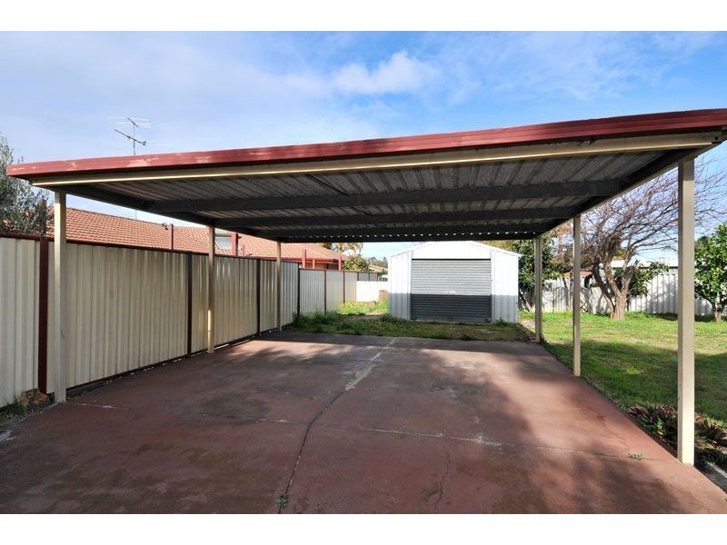 2 Kent Close, Halls Head WA 6210