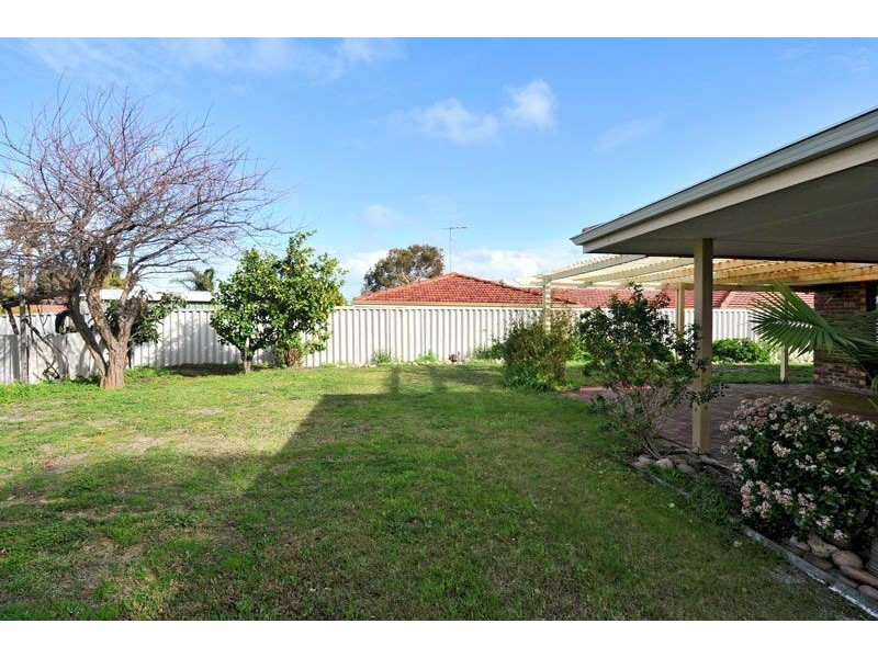 2 Kent Close, Halls Head WA 6210
