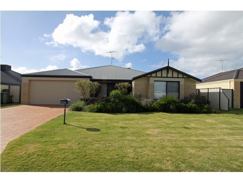 8 Sandbridge Way, Meadow Springs WA 6210