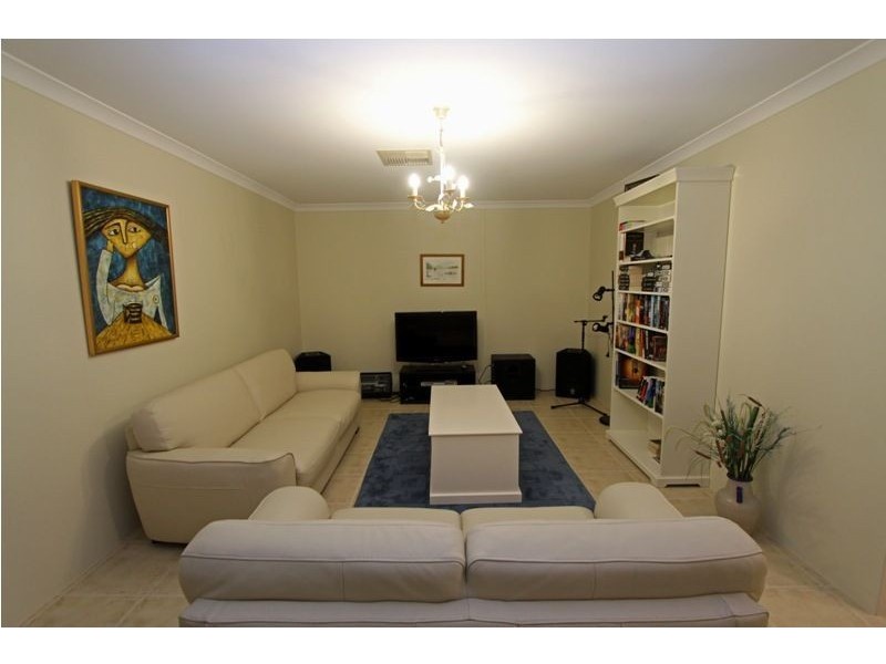 8 Sandbridge Way, Meadow Springs WA 6210