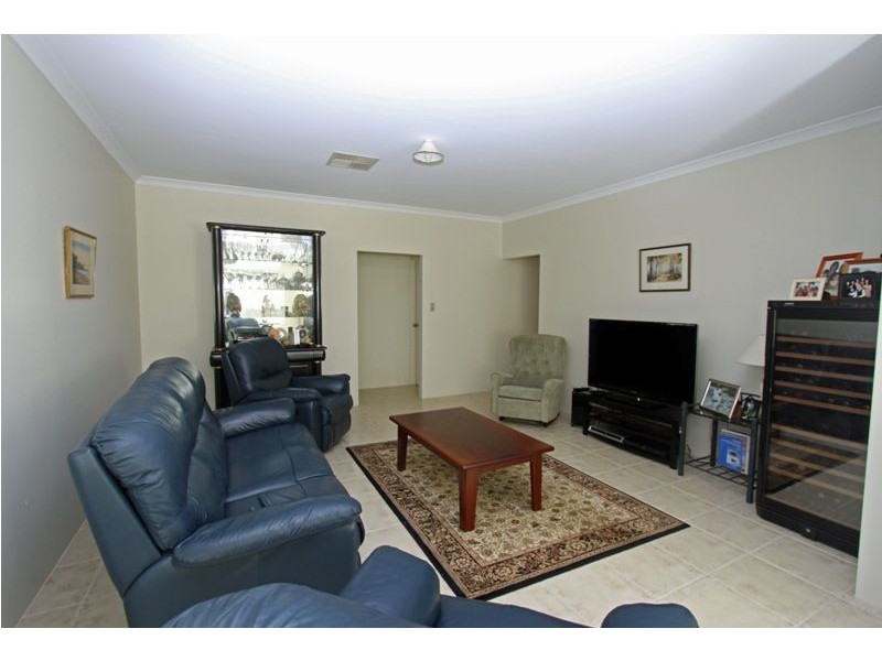 8 Sandbridge Way, Meadow Springs WA 6210