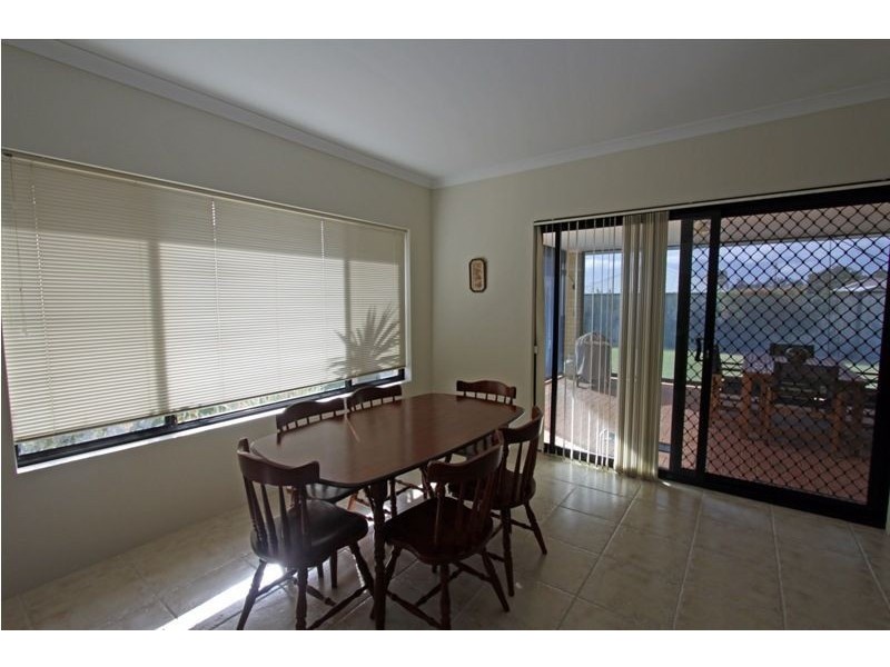 8 Sandbridge Way, Meadow Springs WA 6210