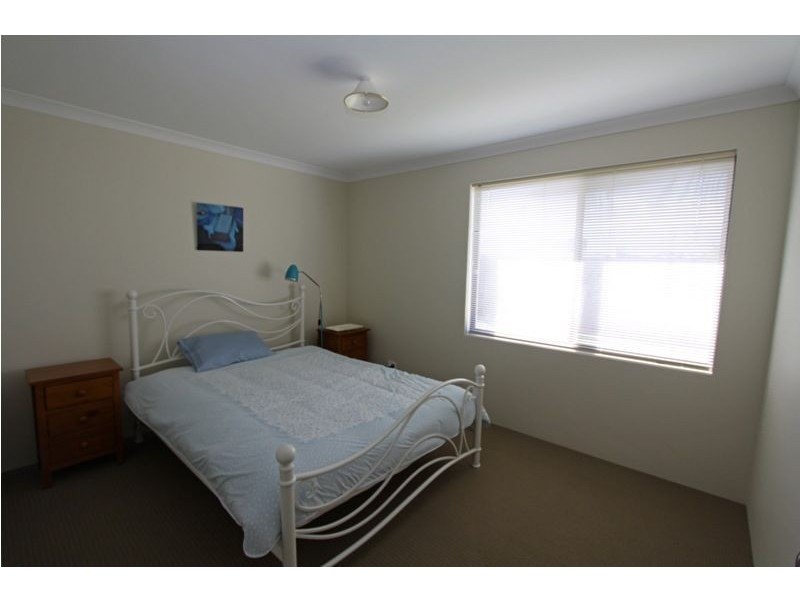 8 Sandbridge Way, Meadow Springs WA 6210