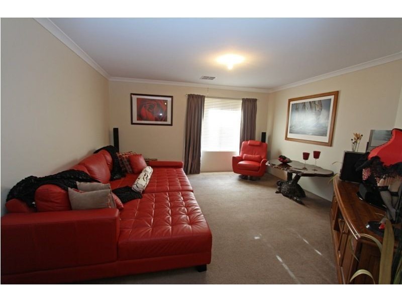 25 Honeydew Trail, Wannanup WA 6210