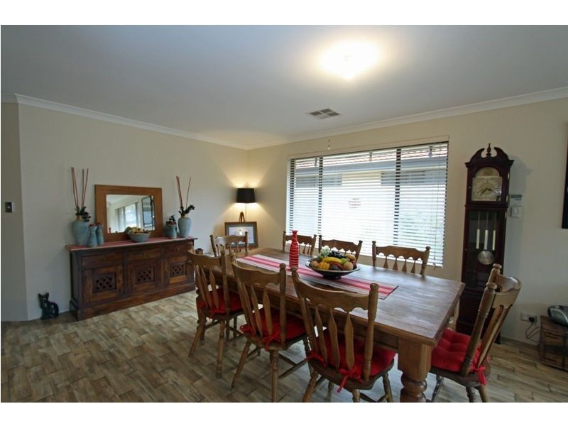 25 Honeydew Trail, Wannanup WA 6210