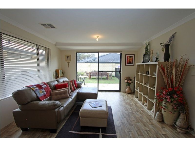 25 Honeydew Trail, Wannanup WA 6210