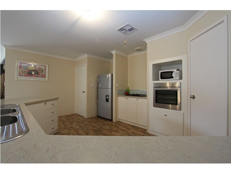 25 Honeydew Trail, Wannanup WA 6210