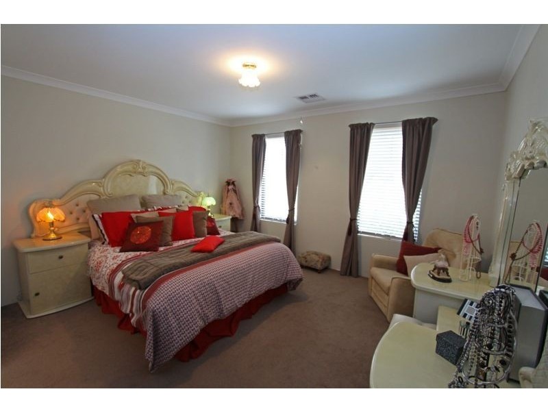 25 Honeydew Trail, Wannanup WA 6210