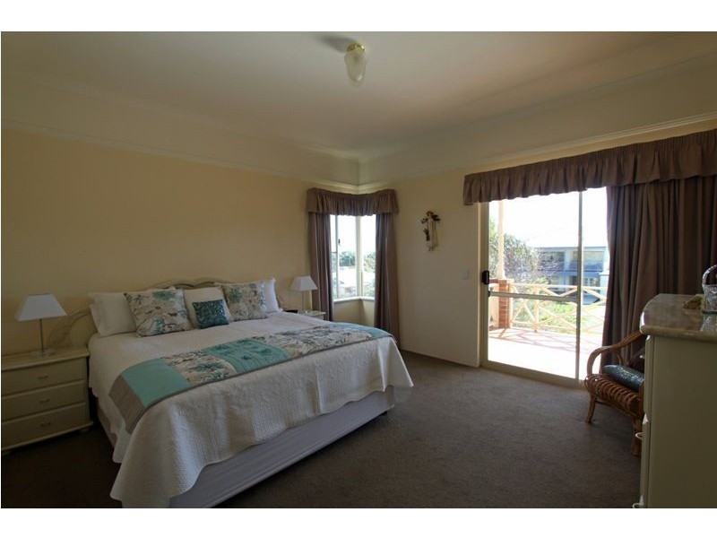 6 Carabeen Place, Halls Head WA 6210