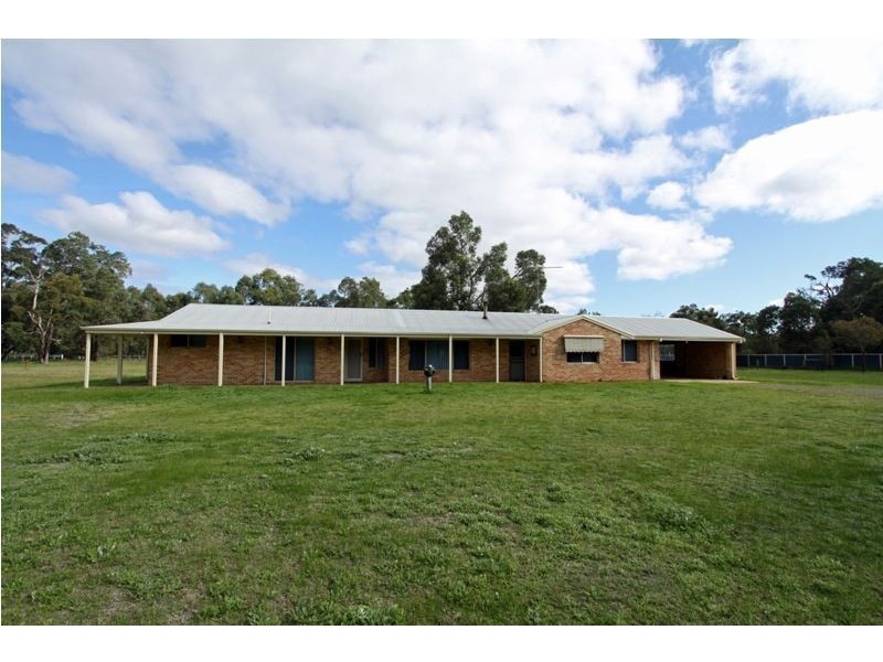 136 Greenwood Way, Barragup WA 6209