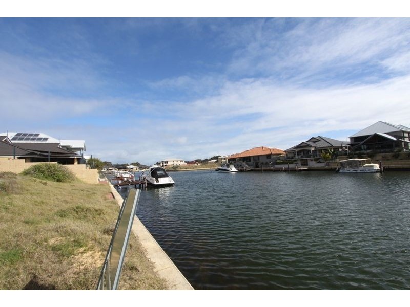 41 Leisure Way, Halls Head WA 6210