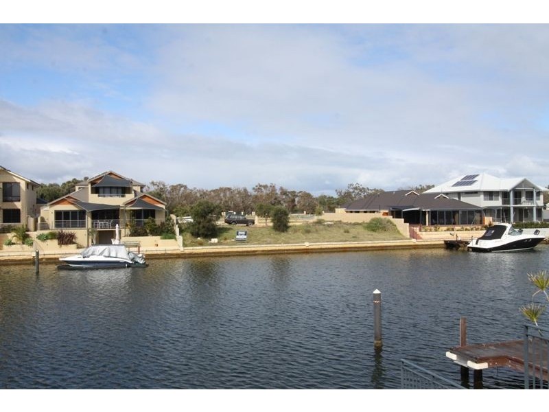 41 Leisure Way, Halls Head WA 6210