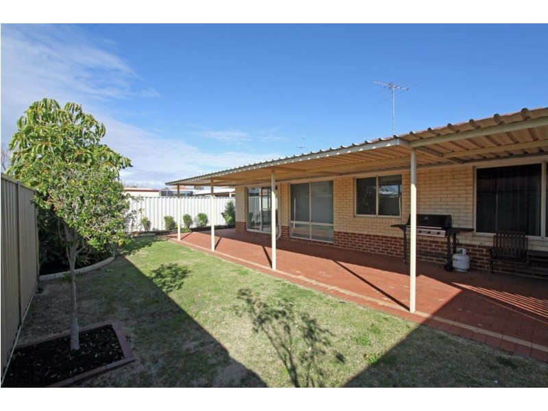 127 Peelwood Parade, Halls Head WA 6210