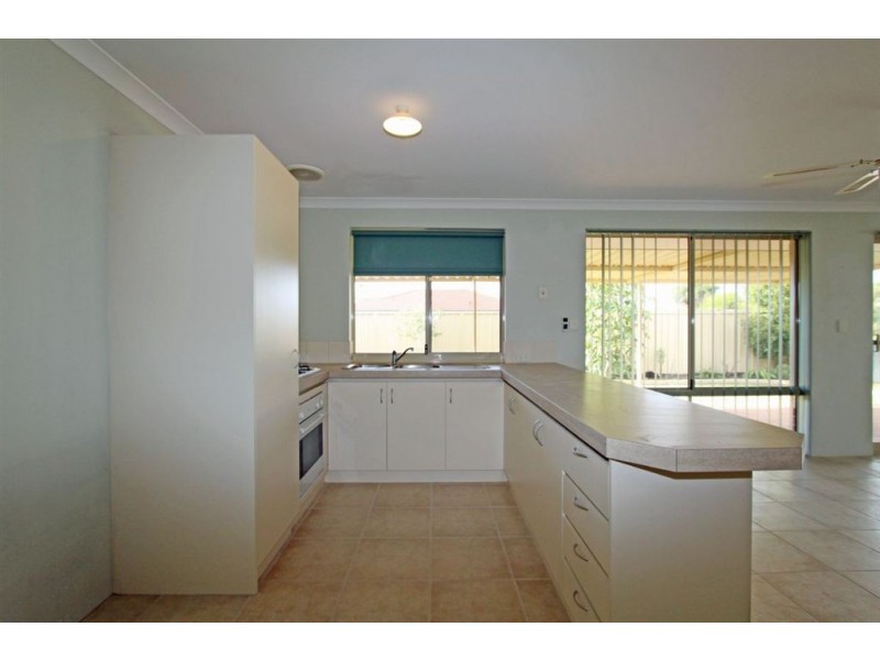 127 Peelwood Parade, Halls Head WA 6210