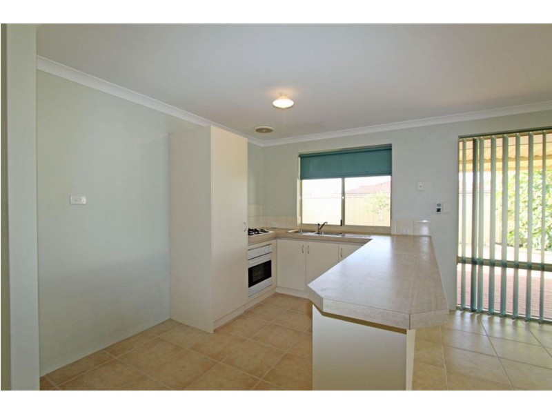 127 Peelwood Parade, Halls Head WA 6210