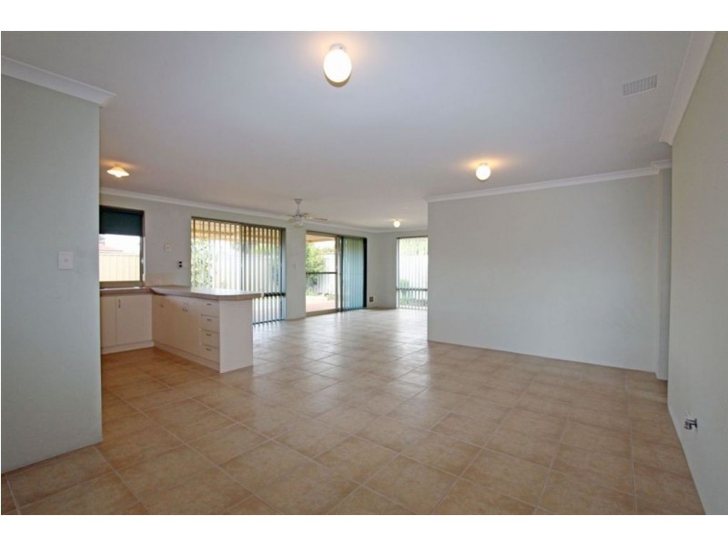 127 Peelwood Parade, Halls Head WA 6210