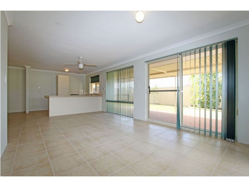 127 Peelwood Parade, Halls Head WA 6210