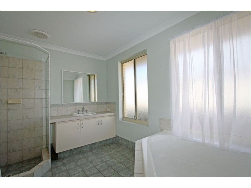 127 Peelwood Parade, Halls Head WA 6210