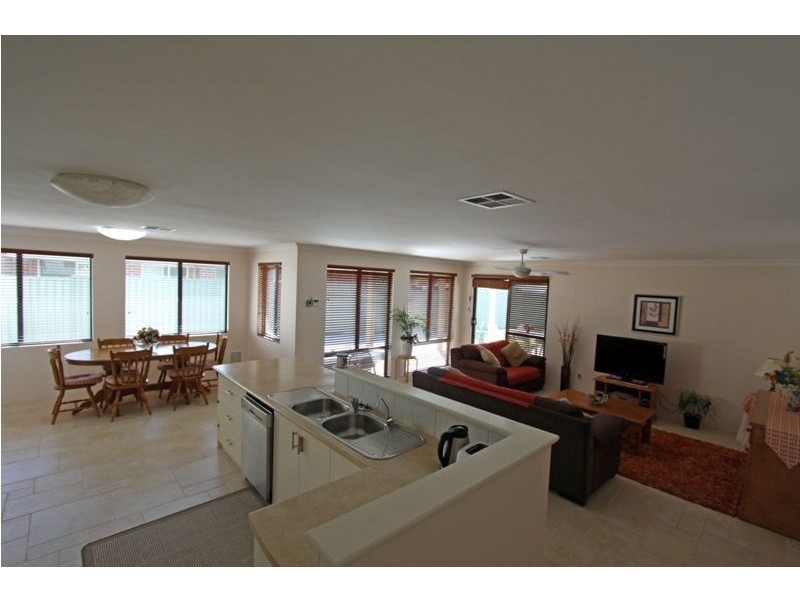 6 Moondyne Ramble, Ravenswood WA 6208