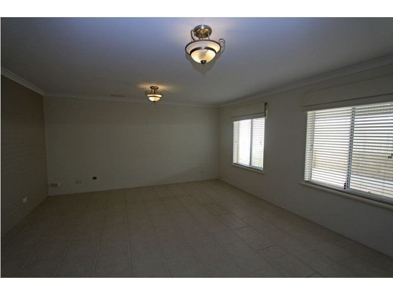 10 Tamar Break, Madora Bay WA 6210