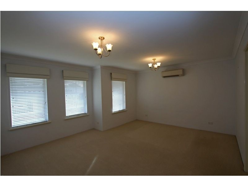 10 Tamar Break, Madora Bay WA 6210