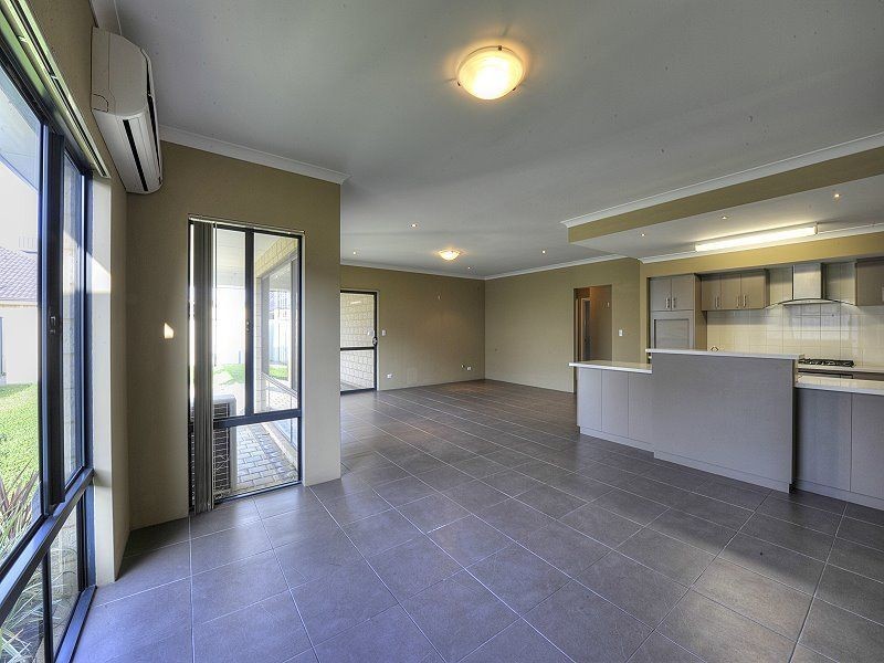 14 Kirkland Way, Meadow Springs WA 6210