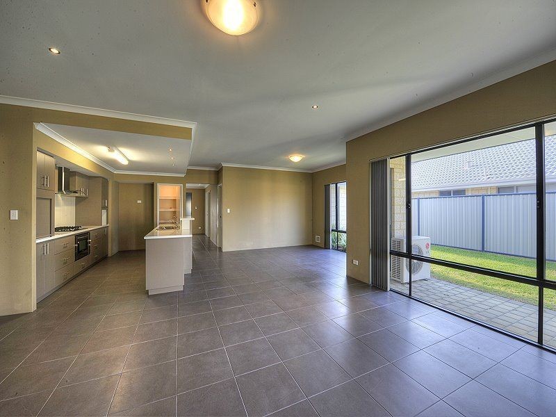 14 Kirkland Way, Meadow Springs WA 6210
