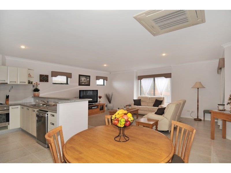 7/28 Davey Street, Mandurah WA 6210