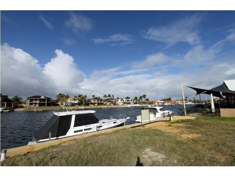 2 Fitzroy Close, Dudley Park WA 6210