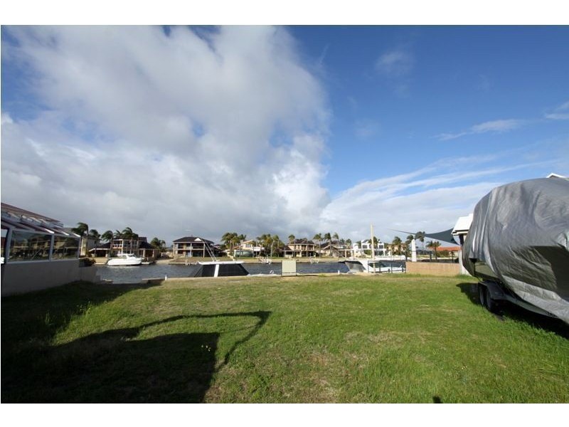 2 Fitzroy Close, Dudley Park WA 6210