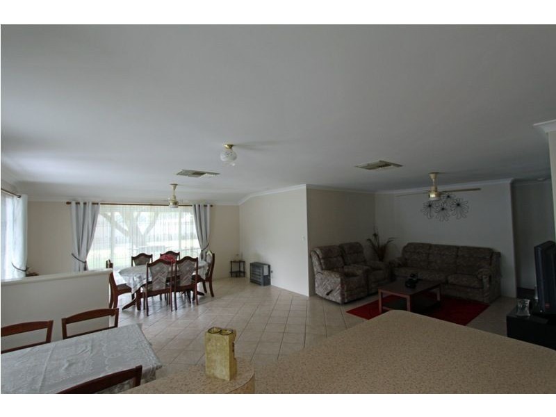 10 Laird Street, Singleton WA 6175