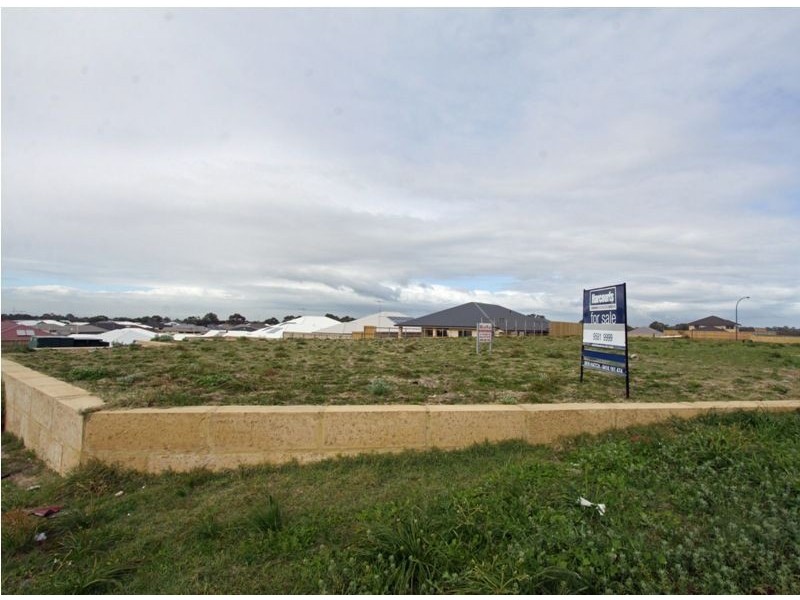 11 Seeana Pass, Halls Head WA 6210