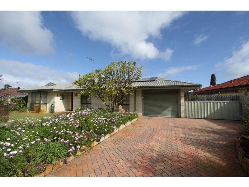 33 Peelwood Parade, Halls Head WA 6210