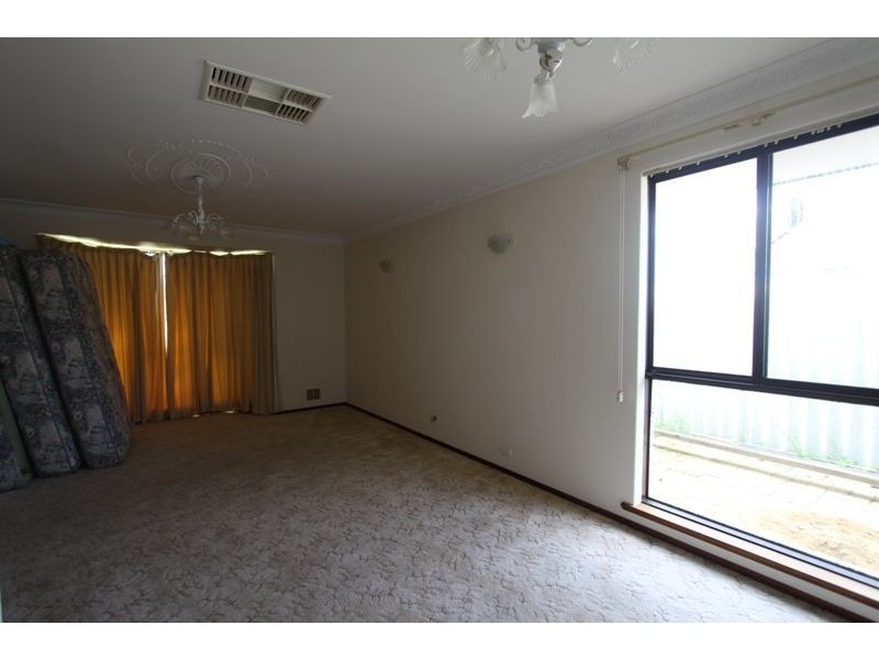 33 Peelwood Parade, Halls Head WA 6210