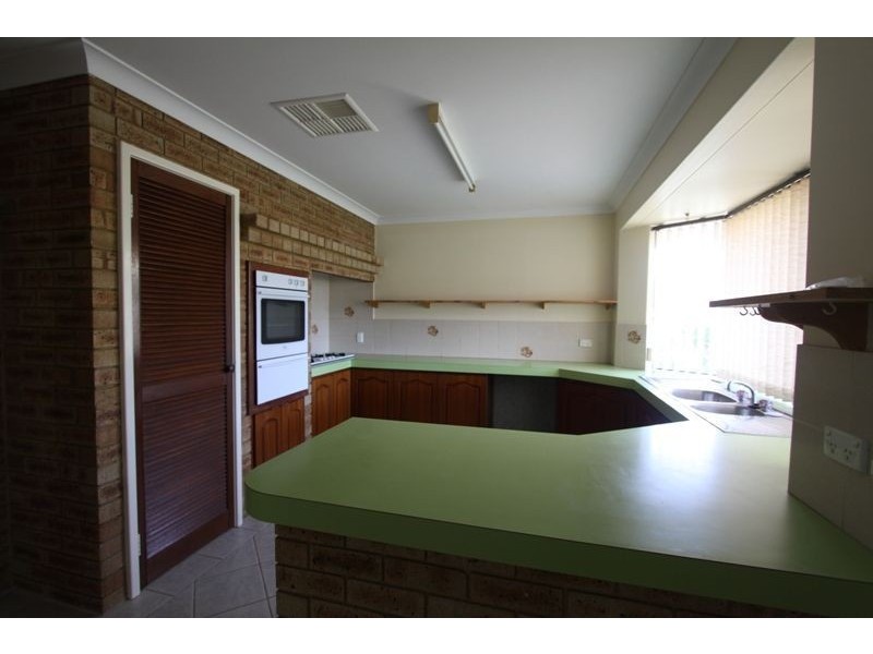 33 Peelwood Parade, Halls Head WA 6210