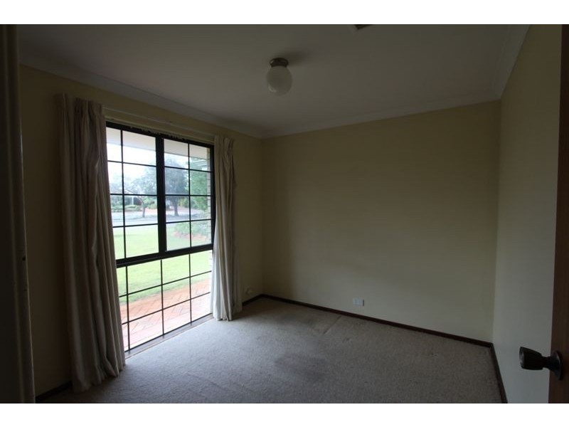 33 Peelwood Parade, Halls Head WA 6210