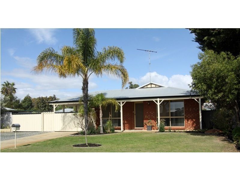 10 Saskatchewan Way, Greenfields WA 6210