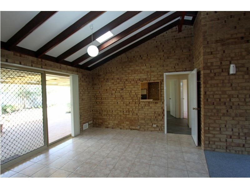 10 Saskatchewan Way, Greenfields WA 6210