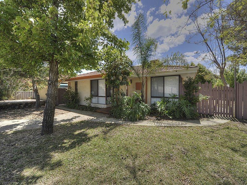 74 Peelwood Parade, Halls Head WA 6210