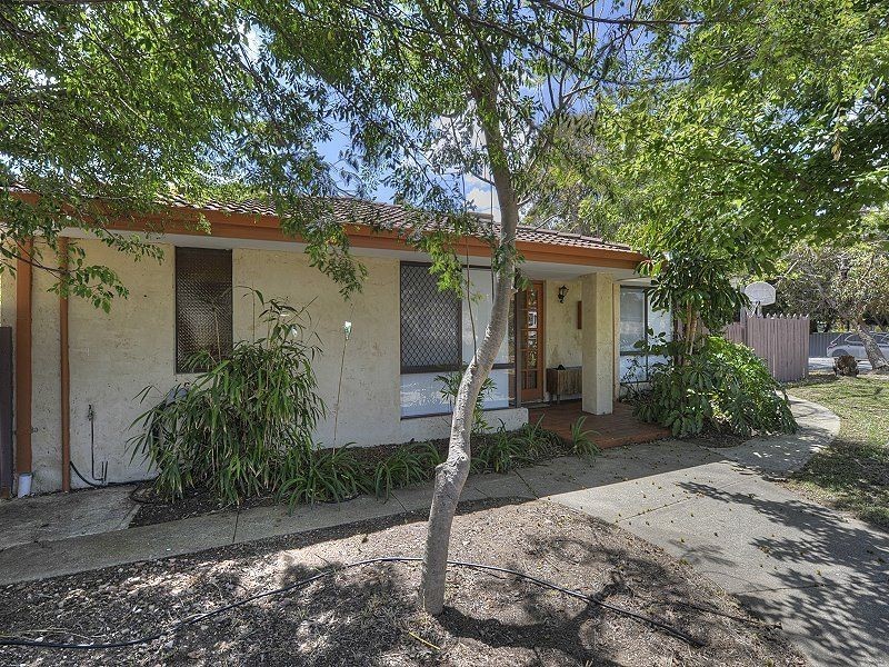 74 Peelwood Parade, Halls Head WA 6210