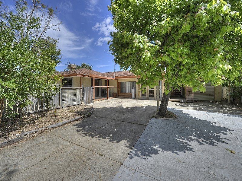 74 Peelwood Parade, Halls Head WA 6210