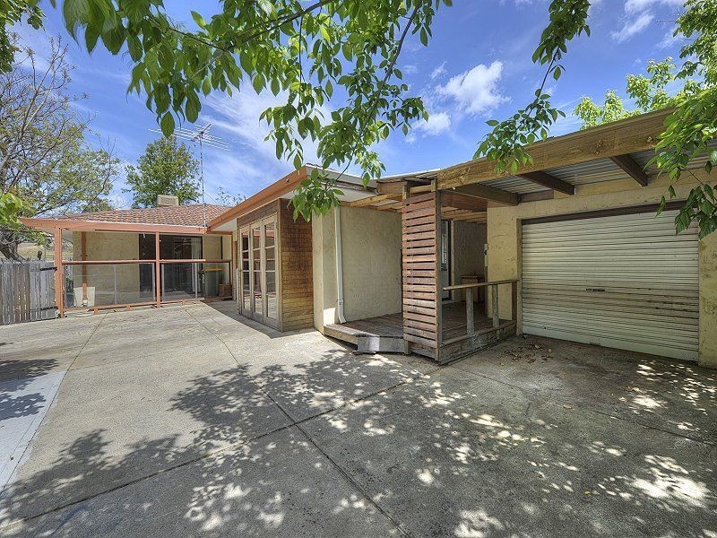 74 Peelwood Parade, Halls Head WA 6210