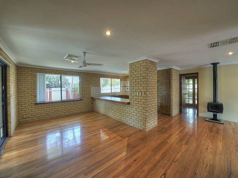 74 Peelwood Parade, Halls Head WA 6210