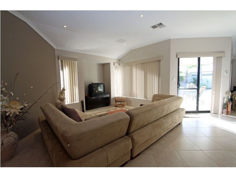 15 Brackenridge Ramble, Meadow Springs WA 6210